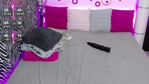 Snapshot of lovelybutterfly chatting on 02-08-25, 01:11 online show from 02-08-25, 01:11