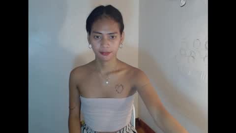 Snapshot of lovelycarmilla chatting on 09-25-25, 02:54 Carnilla online show from 09-25-25, 02:54