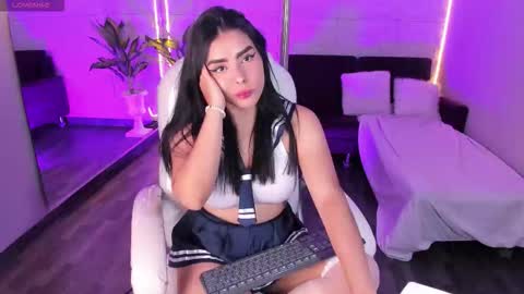 Snapshot of lovelyeyesx chatting on 10-21-25, 05:13 Lovely online show from 10-21-25, 05:13