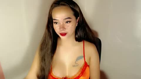 Snapshot of lovelykayleexx chatting on 01-06-25, 04:44 ara online show from 01-06-25, 04:44