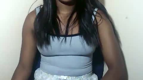 lovelylarra online show from 01-15-26, 07:13