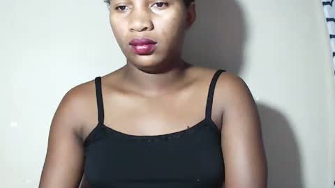 lovelylarra online show from 05-17-26, 06:44