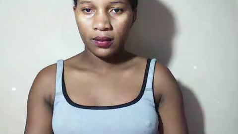 lovelylarra online show from 05-19-26, 07:47