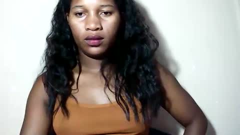 lovelylarra online show from 05-27-26, 07:44