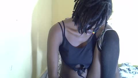 lovelymee2 online show from 10-12-25, 10:25