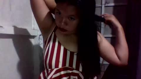 Snapshot of lovelymocha27 chatting on 10-13-25, 01:11 lovelymocha27s online show from 10-13-25, 01:11