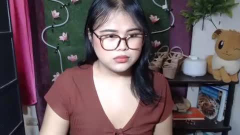 Snapshot of lovelypinaychubsx chatting on 09-28-25, 03:12 lovely online show from 09-28-25, 03:12