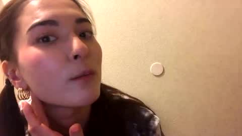 Snapshot of lovelyqueenaria chatting on 12-19-24, 09:06 Queen Aria online show from 12-19-24, 09:06