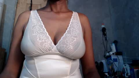 Snapshot of lovelythighs54 chatting on 07-17-26, 11:17 miss fancy louis online show from 07-17-26, 11:17