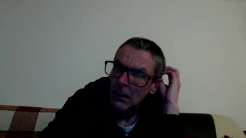 Snapshot of lovepvclate40s chatting on 12-21-25, 06:04 lovepvcearly50s online show from 12-21-25, 06:04