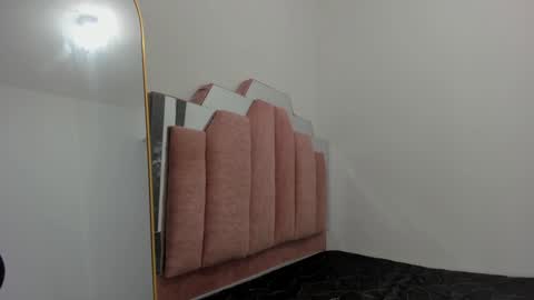 L O V E  online show from 02-02-25, 11:40