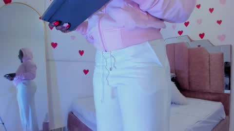 L O V E  online show from 02-20-25, 11:53