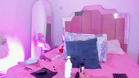 L O V E  online show from 03-05-25, 02:56