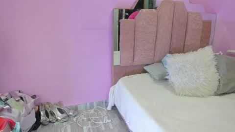 L O V E  online show from 09-23-25, 11:57