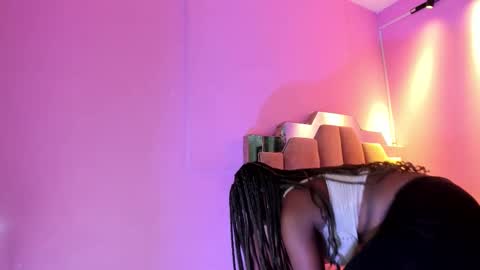 L O V E  online show from 11-14-25, 11:53