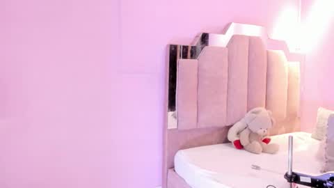 L O V E  online show from 11-19-25, 12:05