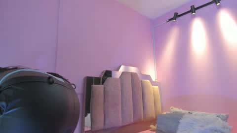 L O V E  online show from 12-01-25, 11:59