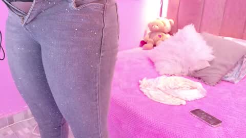 L O V E  online show from 03-06-26, 12:01