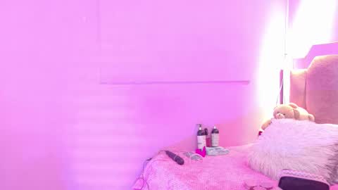 L O V E  online show from 03-08-26, 11:58