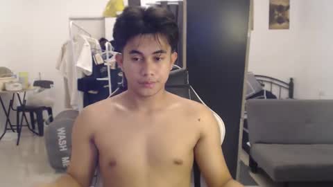 Snapshot of loverboyph04 chatting on 09-15-25, 05:40 loverboyph04 online show from 09-15-25, 05:40