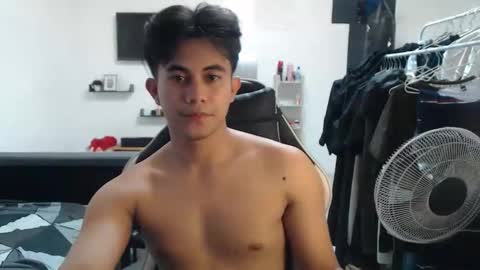 Snapshot of loverboyph04 chatting on 10-01-25, 06:52 loverboyph04 online show from 10-01-25, 06:52