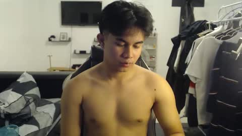 Snapshot of loverboyph04 chatting on 10-20-25, 04:46 loverboyph04 online show from 10-20-25, 04:46