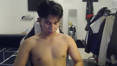 Snapshot of loverboyph04 chatting on 11-24-25, 12:54 loverboyph04 online show from 11-24-25, 12:54