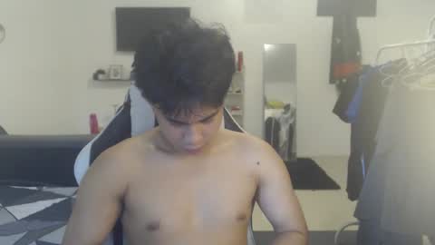 Snapshot of loverboyph04 chatting on 11-29-25, 01:30 loverboyph04 online show from 11-29-25, 01:30