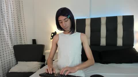 Snapshot of loverisu chatting on 11-05-25, 07:36 loverisu online show from 11-05-25, 07:36