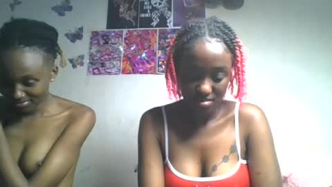 Snapshot of lovers_oncam chatting on 07-03-26, 07:09 RedJoy online show from 07-03-26, 07:09