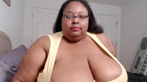 Snapshot of loves_aura chatting on 01-20-25, 01:28 Alyson online show from 01-20-25, 01:28