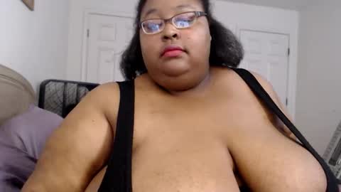 Snapshot of loves_aura chatting on 03-11-26, 12:16 Alyson online show from 03-11-26, 12:16