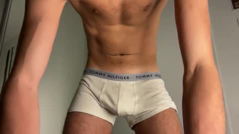 Snapshot of loves_leo chatting on 04-11-26, 04:50 Leo Loves online show from 04-11-26, 04:50