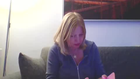 Marlyn online show from 01-21-25, 07:17