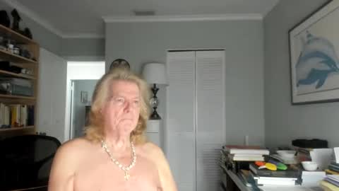 Snapshot of lovestylistwomen chatting on 12-30-24, 03:03 Michael online show from 12-30-24, 03:03