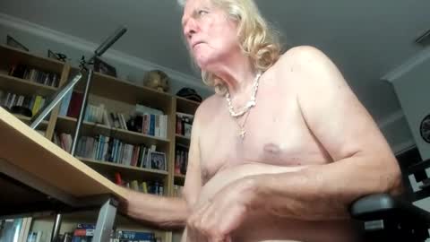 Snapshot of lovestylistwomen chatting on 01-18-26, 10:35 Michael online show from 01-18-26, 10:35