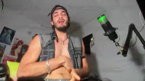 Snapshot of lovexjuxn77 chatting on 11-22-25, 04:06 lovexjuxn77 online show from 11-22-25, 04:06