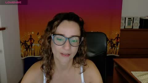 Snapshot of loving__lily chatting on 04-24-26, 12:18 loving online show from 04-24-26, 12:18