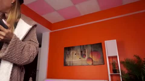 Nora online show from 02-01-26, 04:22