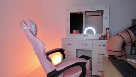 Snapshot of lovingdarcy_ chatting on 09-24-25, 11:08 Susana online show from 09-24-25, 11:08