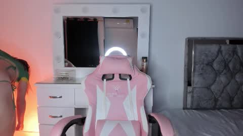 Snapshot of lovingdarcy_ chatting on 11-01-25, 10:39 Susana online show from 11-01-25, 10:39