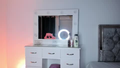 Snapshot of lovingdarcy_ chatting on 11-19-25, 11:32 Susana online show from 11-19-25, 11:32