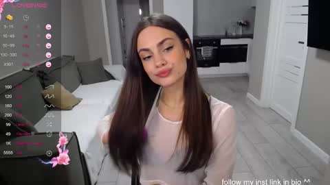 Snapshot of loxy_ chatting on 09-21-25, 09:27 Loxy online show from 09-21-25, 09:27