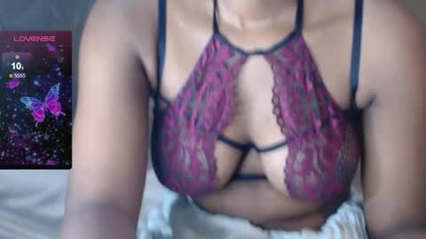 Snapshot of loyalcutick chatting on 01-10-26, 07:10 loyalcutic online show from 01-10-26, 07:10