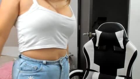 luara__01__lecat_1 online show from 03-15-26, 12:49