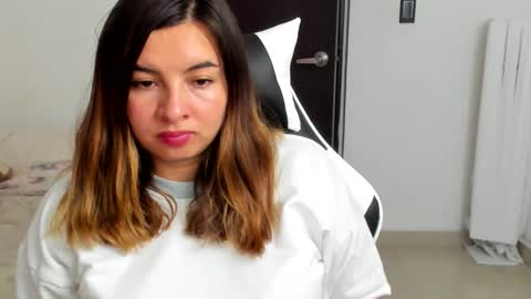 luara__01__lecat_1 online show from 04-06-26, 11:49