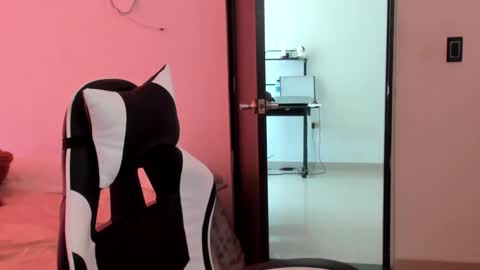 luara__01__lecat_1 online show from 04-11-26, 09:19