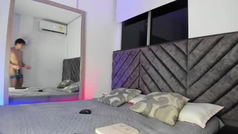 Luca Ferrer online show from 01-12-25, 03:07