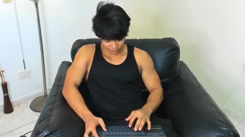 Snapshot of luca_mashle chatting on 05-27-26, 02:30 luca_mashle online show from 05-27-26, 02:30