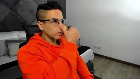 luca_morettii online show from 10-12-25, 12:26